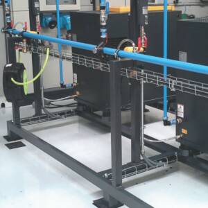 Instalación de tubería SmartPipe KAESER para sistemas de aire comprimido industriales